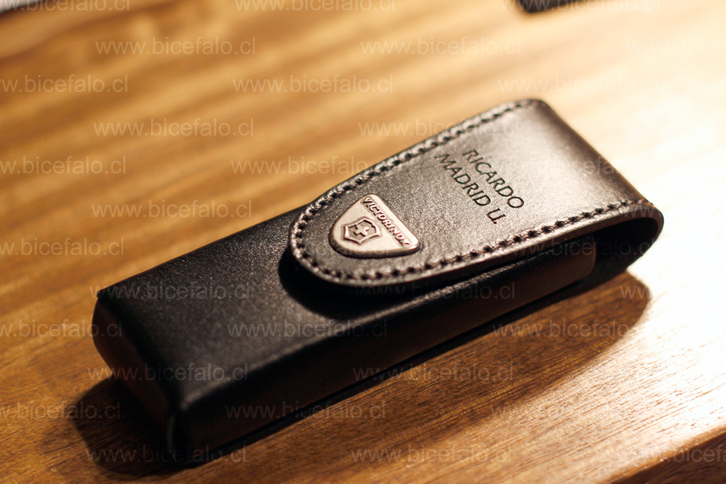 Porta cuchillo victorinox de cuero grabado